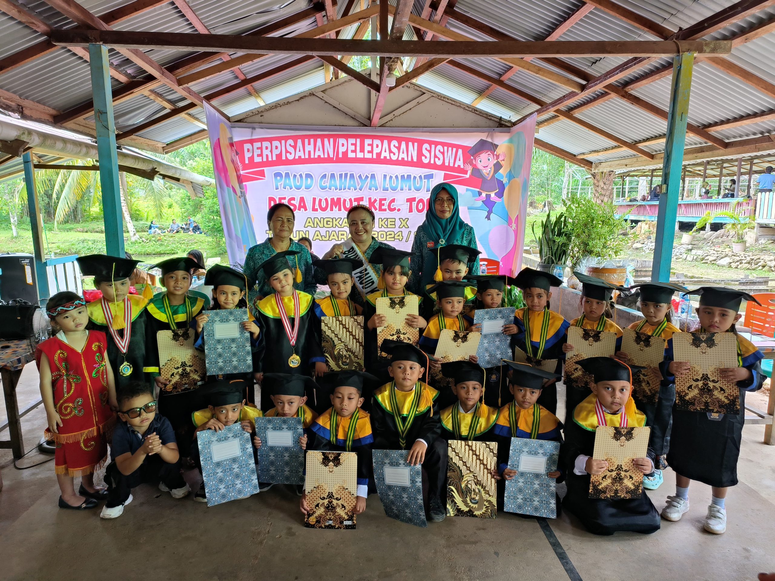 Read more about the article Bunda PAUD Kecamatan Toba Hadiri Pelepasan Siswa-Siswi di PAUD Cahaya Lumut
