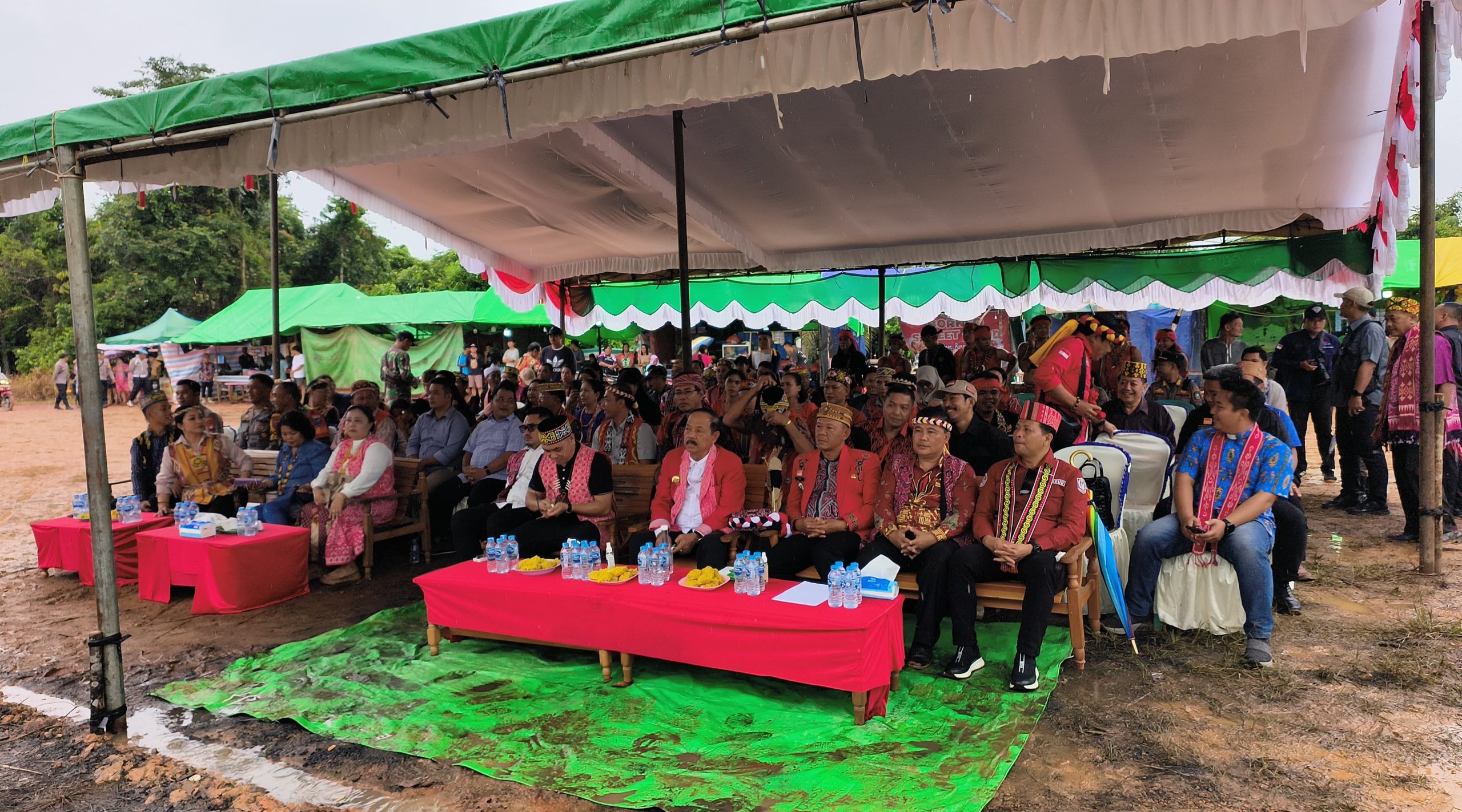 Read more about the article Gawai Bungas Taun II Dayak Desa Tahun 2025 Di Pemasak Resmi dibuka Oleh Bupati Sanggau