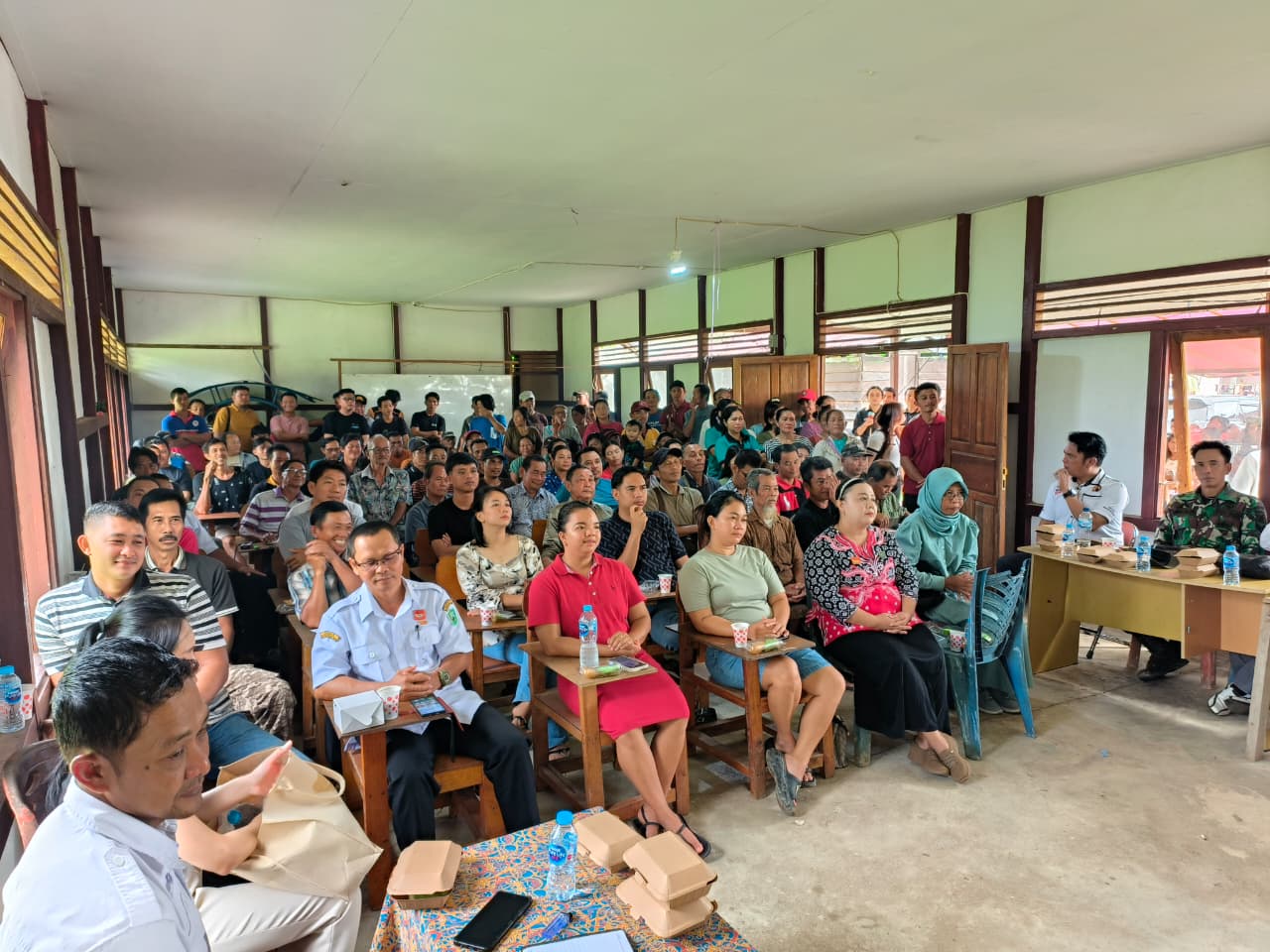 Read more about the article Camat Toba Hadiri Sosialisasi dan Diskusi Bersama PT. Westerfield Alumina Indonesia di Desa Kampung Baru