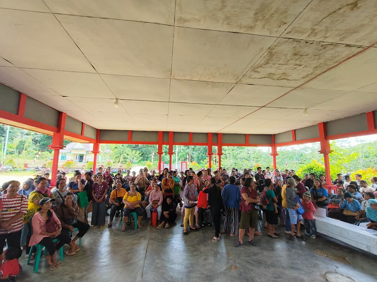 Read more about the article Penyaluran Bantuan Langsung Tunai Sementara Kesejahteraan Rakyat (BLTS) Kesra) Tahun 2025 Di Kecamatan Toba Berjalan Lancar